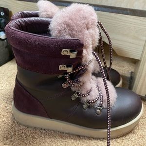 Uggs All weather boots. US 7. Women’s